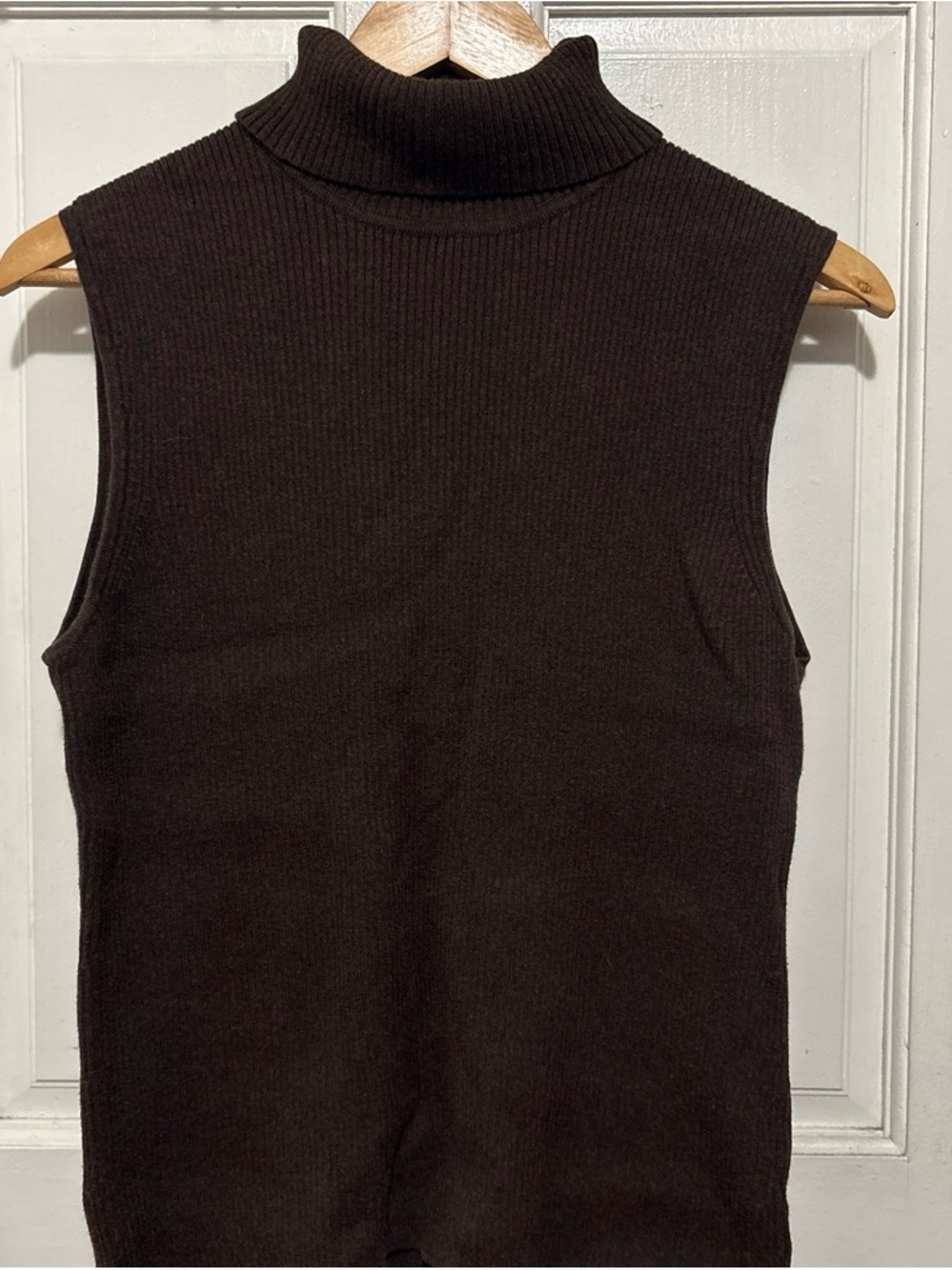 Sleeveless Ribbed Turtleneck Top - Dark Brown